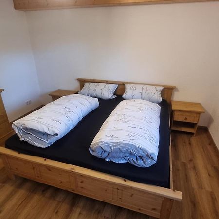 Ruhige Ferienwohnung Inklusive Garten Souterrain - Neu Renoviert Lachen Esterno foto