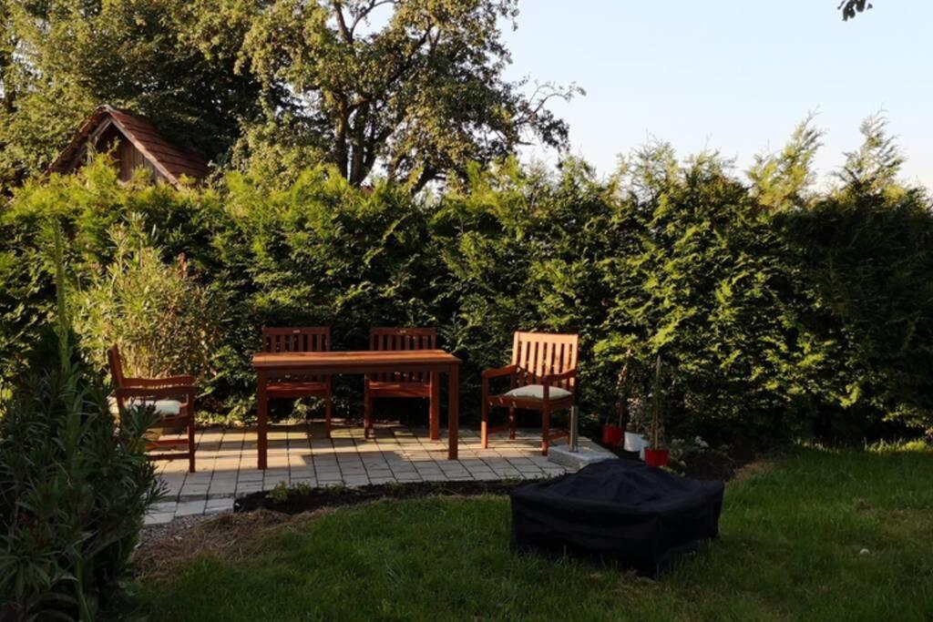 Ruhige Ferienwohnung Inklusive Garten Souterrain - Neu Renoviert Lachen Esterno foto