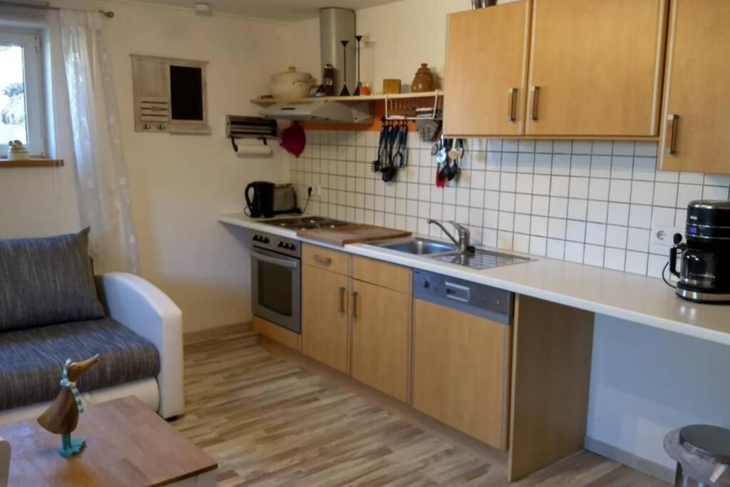 Ruhige Ferienwohnung Inklusive Garten Souterrain - Neu Renoviert Lachen Esterno foto