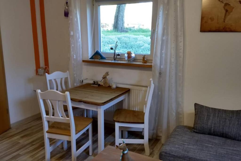 Ruhige Ferienwohnung Inklusive Garten Souterrain - Neu Renoviert Lachen Esterno foto